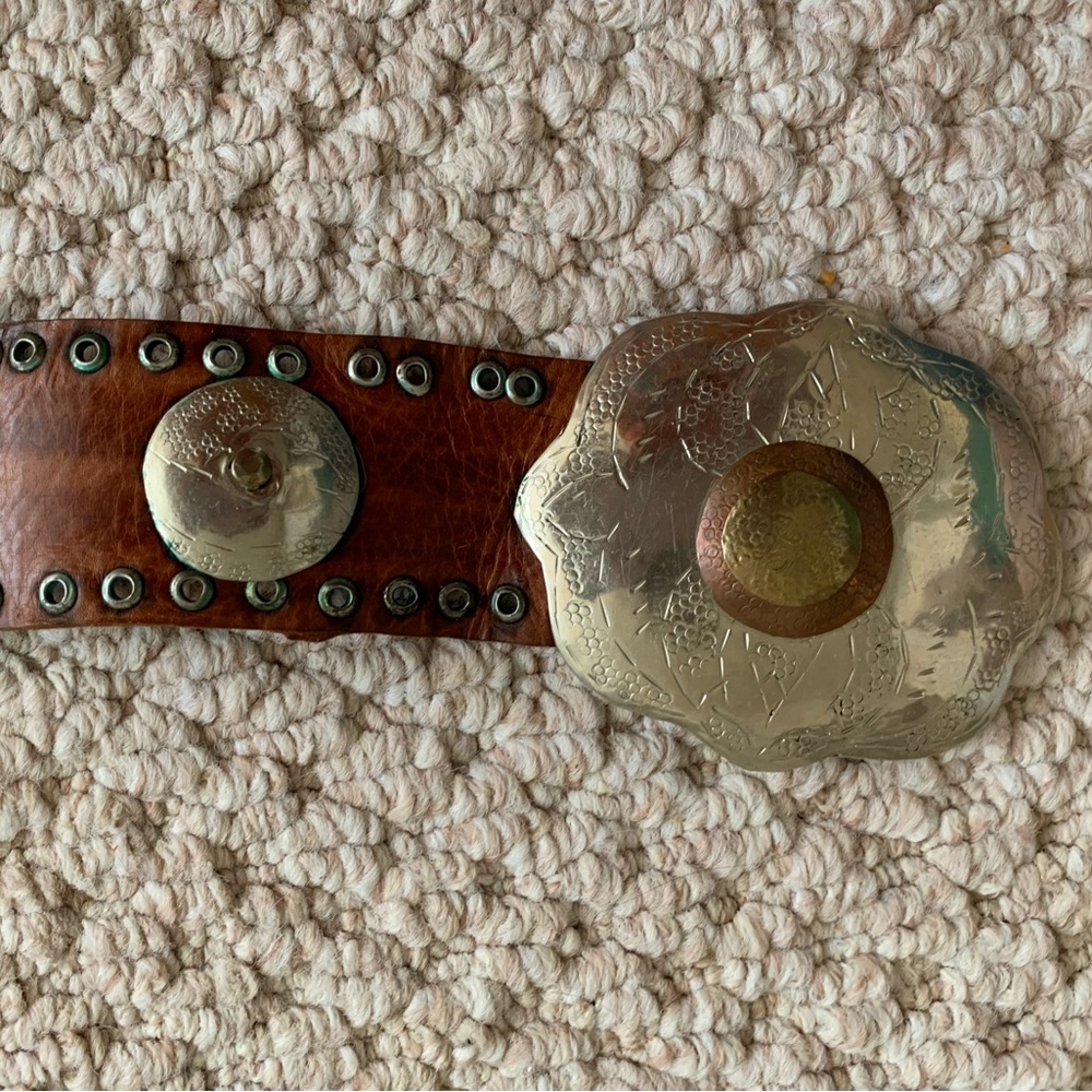 ⭐️bundle 3 for $25⭐️ Vintage fancy leather belt. 30” to 33”
